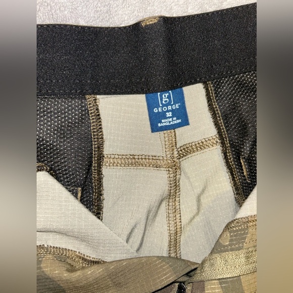 George Camouflage Wet/Dry shorts. Size 32 - Picture 3 of 4
